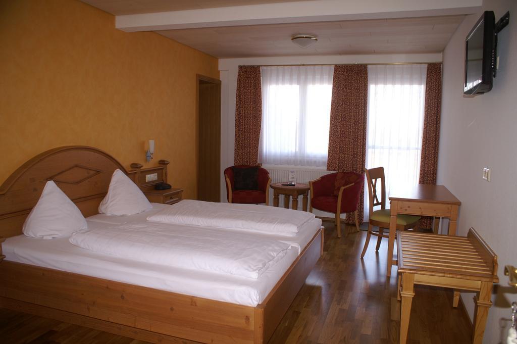 Gasthof Zur Burg Ewattingen Rum bild